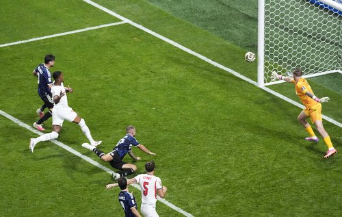 2026-07-15T204208Z_1725748385_UP1EM7F1LI6BS_RTRMADP_3_SOCCER-WORLDCUP-ENG-ARG
