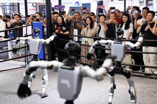 humanoidni roboti kina