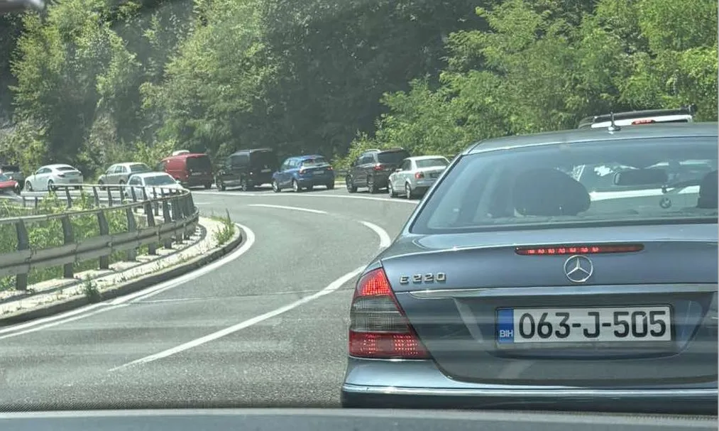 Duge kolone vozila na relaciji Bradina-Konjic VIDEO
