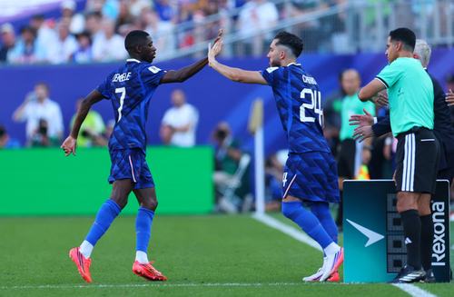 Soccer Football - FIFA World Cup 2026 - Round of 16 - Paraguay v France - Philadelphia Stadium, Philadelphia, Pennsylvania, U.S. - July 4, 2026 France's Rayan Cherki comes on as a substitute to replace France's Ousmane Dembele REUTERS/Mike Segar