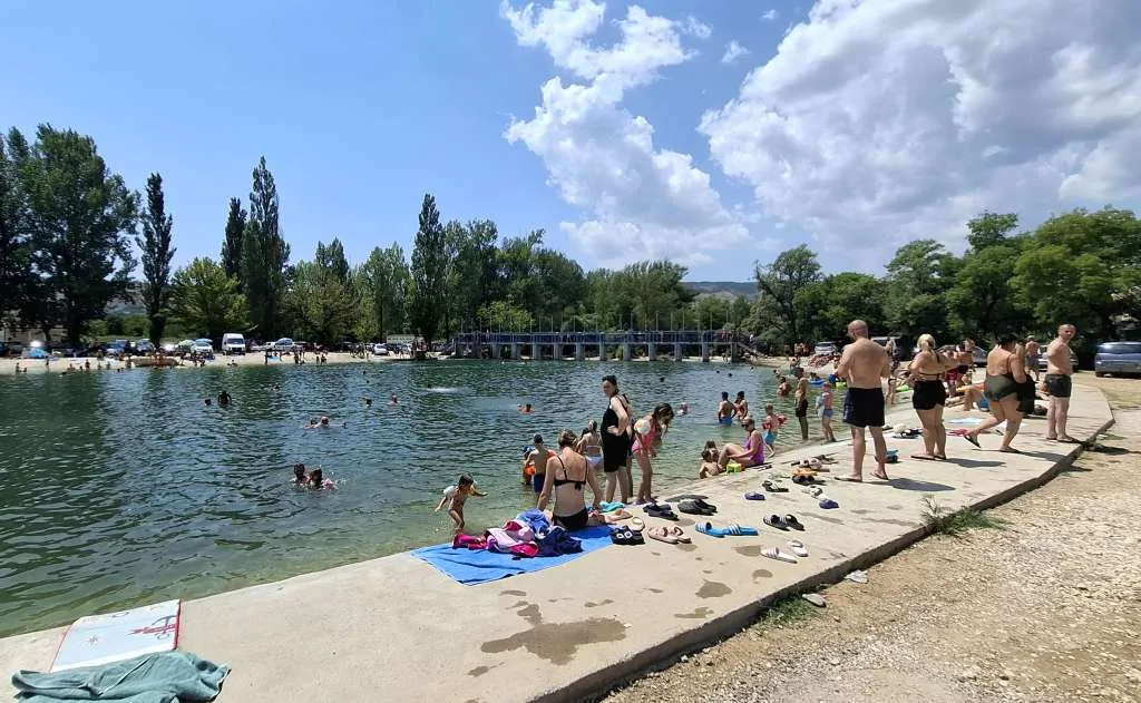 Mostar se prži na 39 Celzija, kupališta puna onih koji traže osvježenje