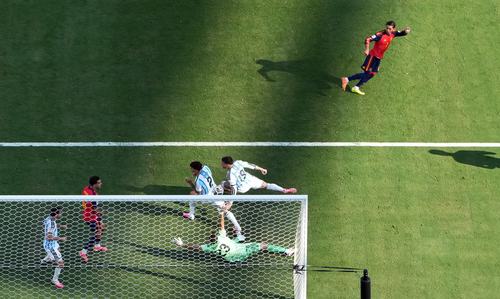 2026-07-19T214640Z_1819754677_UP1EM7J1OHQW8_RTRMADP_3_SOCCER-WORLDCUP-ESP-ARG