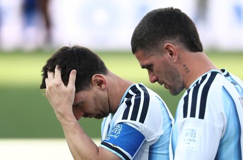 Soccer Football - FIFA World Cup 2026 - Final - Spain v Argentina - New York/New Jersey Stadium, East Rutherford, New Jersey, U.S. - July 19, 2026 Argentina's Lionel Messi and Rodrigo De Paul look dejected after losing the World Cup final IMAGN IMAGES via