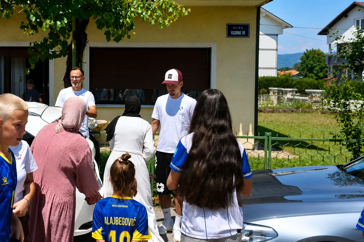 Alajbegović stigao u BiH usred transfer sage: Bugojno na nogama zbog bh. reprezentativca (FOTO/VIDEO)