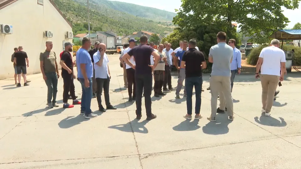 Dvije radne jedinice, 18 otkaza i komunalna kriza: Ko je odgovoran za haos u mostarskom preduzeću?