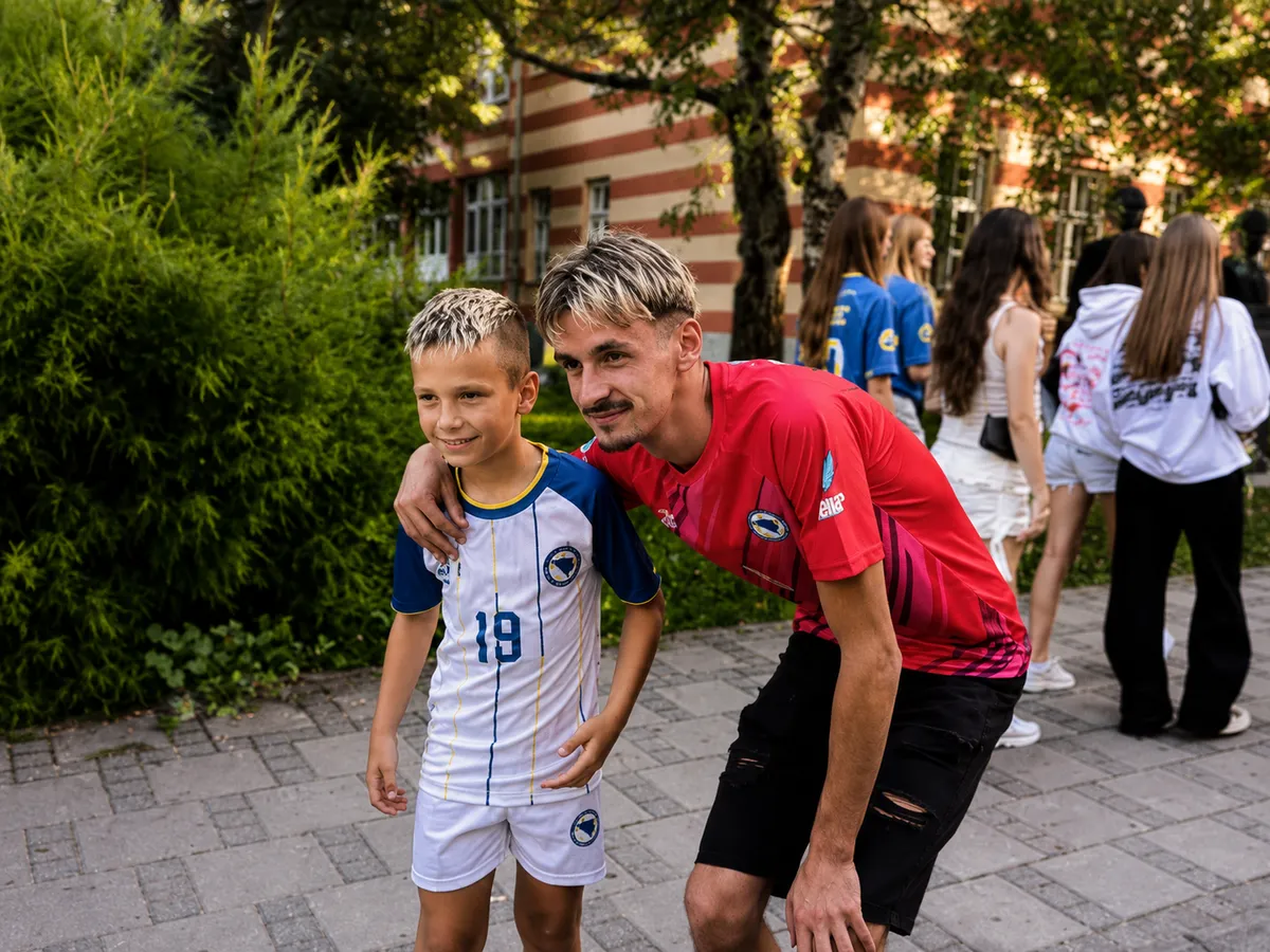 Hit iz Bugojna: Pojavio se "dvojnik" Kerima Alajbegovića, svi su željeli fotografiju s njim