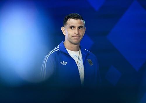 Soccer Football - FIFA World Cup 2026 - Argentina's Emiliano Martinez, Lionel Scaloni and Lionel Messi at the Fanatics Fest - Javits Center, New York City, New York, U.S. - July 17, 2026 Argentina's Emiliano Martinez during his appearance at the Fanatics