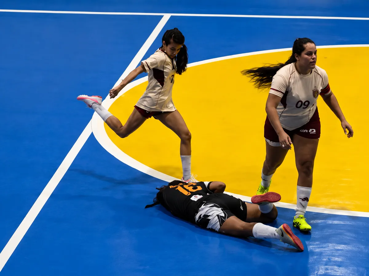 Užasne scene u Brazilu: Futsalerka brutalno šutirala protivnicu u glavu, izrečena joj petogodišnja suspenzija (VIDEO)