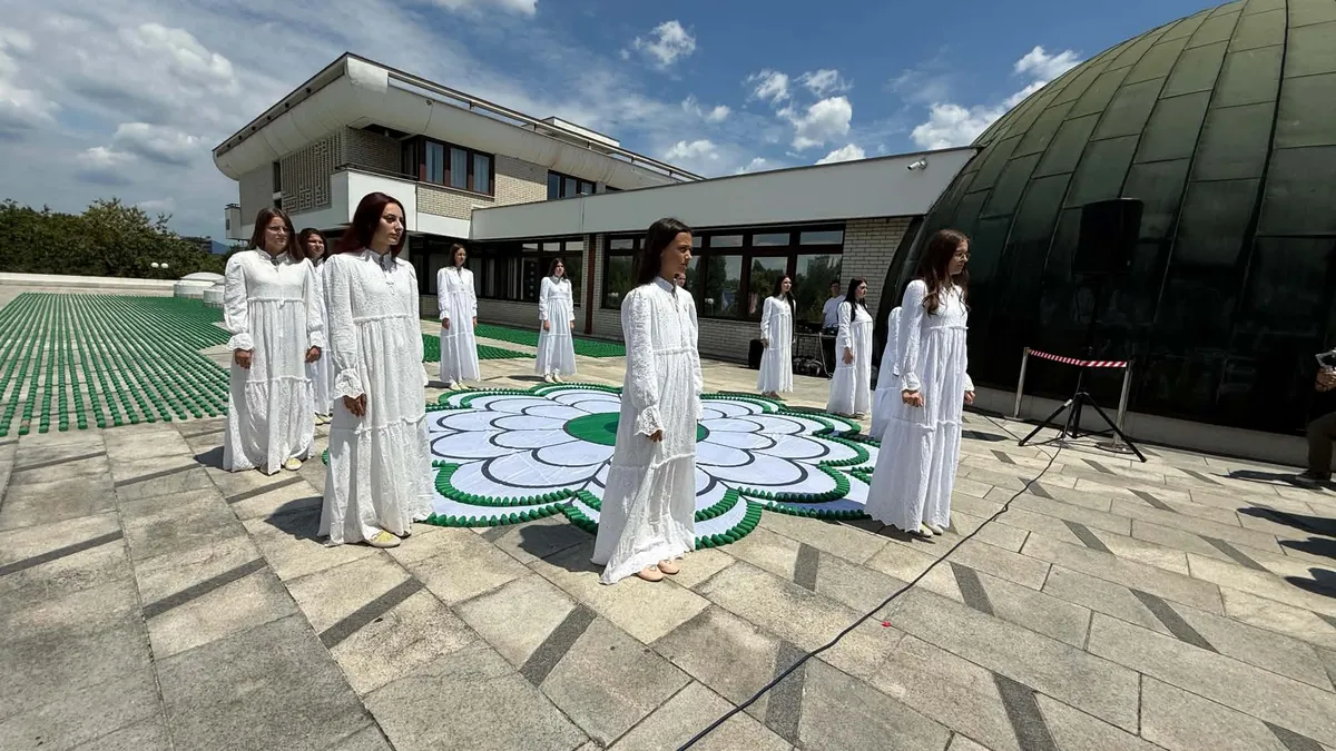 U Zagrebu izveden Performans "Cvijet istine i nade" povodom 31. godišnjice genocida u Srebrenici