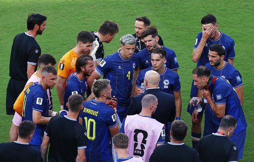 Soccer Football - FIFA World Cup 2026 - Round of 32 - United States v Bosnia and Herzegovina - San Francisco Bay Area Stadium, Santa Clara, California, U.S. - July 1, 2026 Bosnia and Herzegovina coach Sergej Barbarez speaks to players during the first hal