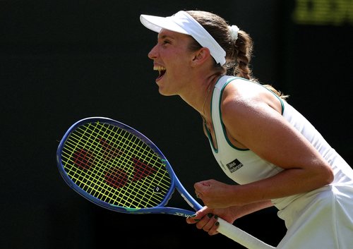 Tennis - Wimbledon - All England Lawn Tennis and Croquet Club, London, Britain - July 4, 2026 Belgium's Elise Mertens celebrates after winning her third round match against Kazakhstan's Elena Rybakina REUTERS/Marko Djurica TPX IMAGES OF THE DAY