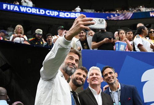 Soccer Football - FIFA World Cup 2026 - Group E - Germany v Curacao - Houston Stadium, Houston, Texas, U.S. - June 14, 2026 Former manager and players Juergen Klopp, Thomas Muller, Bastian Schweinsteiger and Roque Santa Cruz pose for a selfie REUTERS/Anne