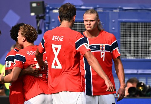 Soccer Football - FIFA World Cup 2026 - Round of 16 - Brazil v Norway - New York New Jersey Stadium, East Rutherford, New Jersey, U.S. - July 5, 2026 Norway's Erling Haaland celebrates scoring their first goal with Sander Berge REUTERS/Dylan Martinez