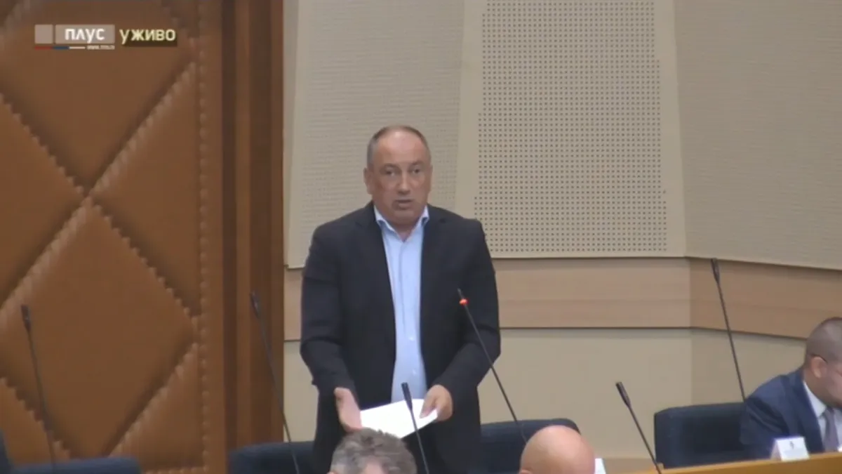Crnadak se sukobio s Dautovićem zbog "neplaćenih" računa i onih koji "glume borce"; Stevandić poručio: Crveni kombi će doći vama kući!