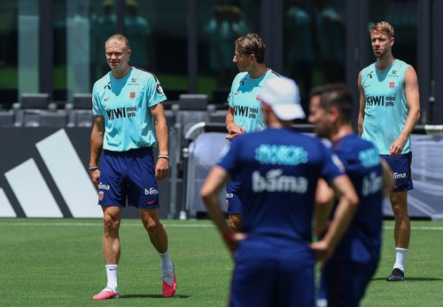 Soccer Football - FIFA World Cup 2026 - Norway Training - Inter Miami CF Stadium, Fort Lauderdale, Florida, U.S. - July 8, 2026 Norway's Erling Haaland with teammates during training REUTERS/Marco Bello