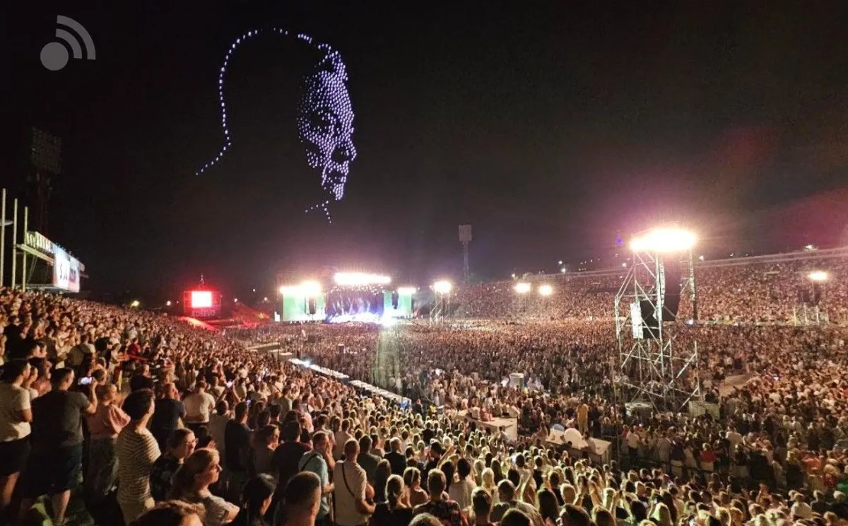 Prizor za pamćenje: Pogledajte dron show na nebu posvećen legendarnom Halidu Bešliću na koncertu Dine Merlina.
