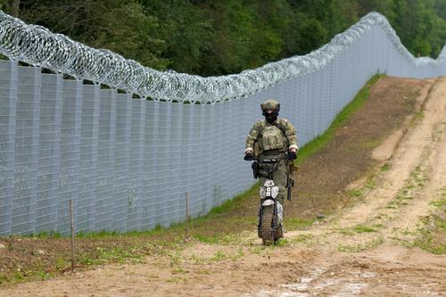 2026-07-22T104152Z_1779060145_RC2NJ2A2L2EX_RTRMADP_3_UKRAINE-CRISIS-LATVIA-MIGRATION