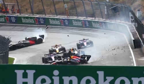 Formula One F1 - Dutch Grand Prix - Circuit Zandvoort, Zandvoort, Netherlands - August 23, 2026 Red Bull's Max Verstappen crashes out of the race REUTERS/Jakub Porzycki