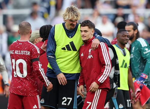 Soccer Football - Premier League - Newcastle United v Liverpool - St James' Park, Newcastle, Britain - August 23, 2026 Newcastle United's Nick Woltemade with Liverpool's Florian Wirtz after the match REUTERS/Scott Heppell EDITORIAL USE ONLY. NO USE WITH U