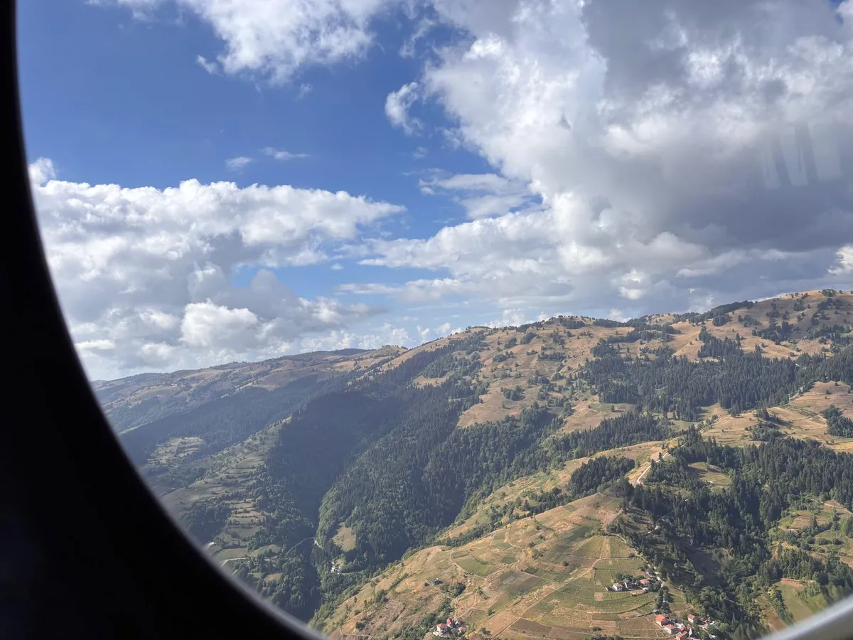 FOTO/VIDEO S vojnicima EUFOR-a proveli smo dan iznad BiH: Fascinantni prizori iz pilotske kabine na putu do Banjaluke