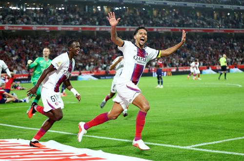 Soccer Football - Ligue 1 - Lille v Paris St Germain - Decathlon Arena Stade Pierre-M