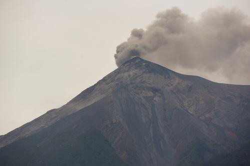 Guatemala's Fuego volcano erupts, spewing ash after authorities raised the alert level to orange, as seen from Santa Lucia Cotzumalguapa, Guatemala, August 4, 2026. REUTERS/Cristina Chiquin