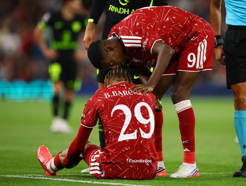 Soccer Football - UEFA Champions League - Liverpool v Atletico Madrid - Anfield, Liverpool, Britain - September 9, 2026 Liverpool's Bradley Barcola down injured as Alexander Isak reacts REUTERS/Phil Noble