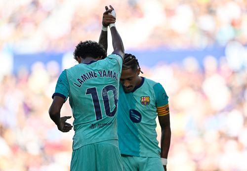 Soccer Football - LaLiga - Levante v FC Barcelona - Estadi Ciutat de Valencia , Valencia, Spain - September 13, 2026 FC Barcelona's Lamine Yamal celebrates scoring their third goal with Raphinha REUTERS/Pablo Morano