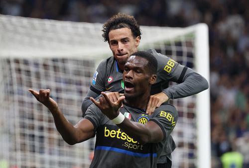 Soccer Football - Serie A - Inter Milan v Udinese - San Siro, Milan, Italy - September 14, 2026 Inter Milan's Ange-Yoan Bonny celebrates scoring their fifth goal with Curtis Jones REUTERS/Claudia Greco
