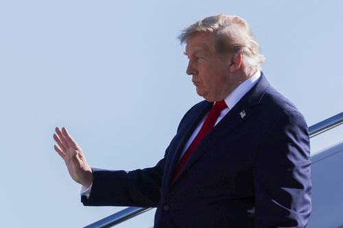 US President Donald Trump waves as he arrives at Knoxville's McGhee Tyson Airport in Alcoa, Tennessee, US, September 26, 2026. REUTERS/Jonathan Ernst