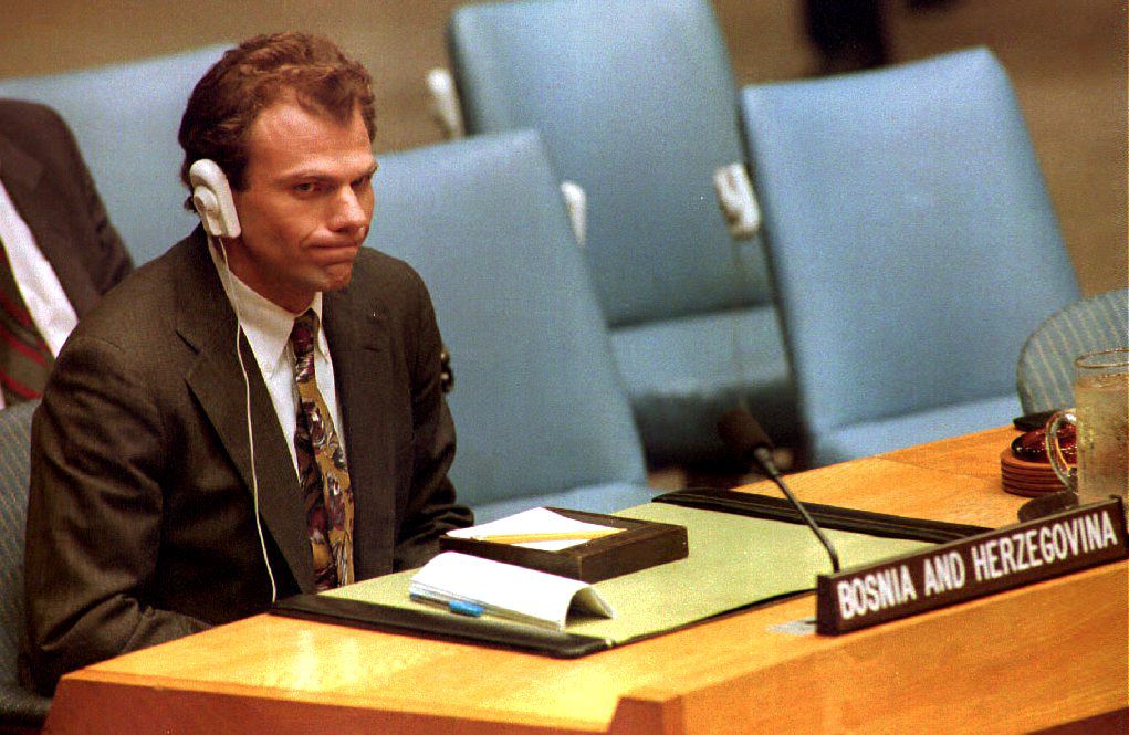 000_APW2000062324238