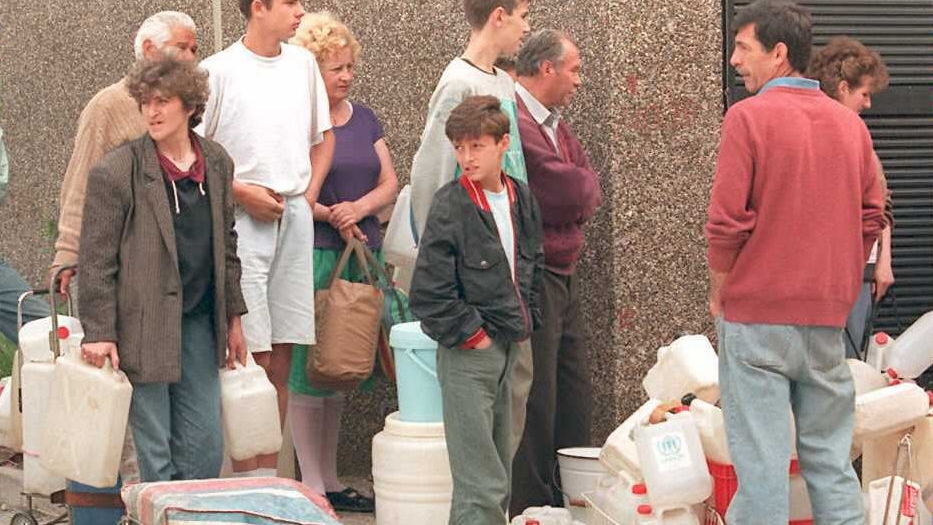 000_APW2002052447374