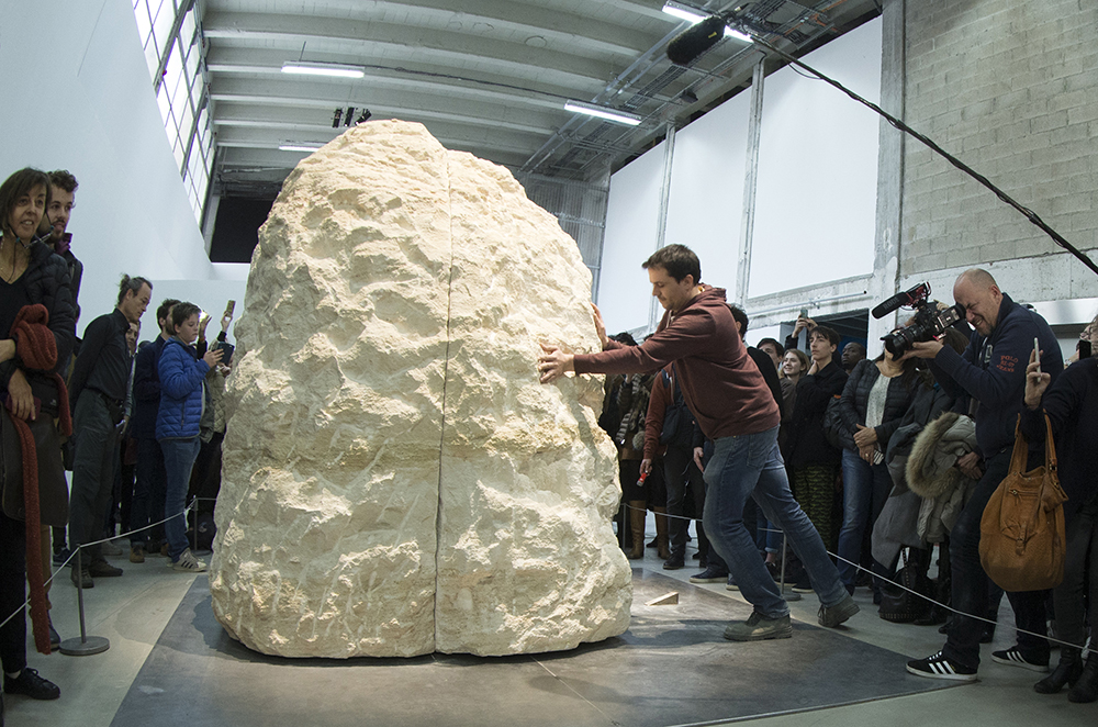 REUTERS/Christian Hartmann