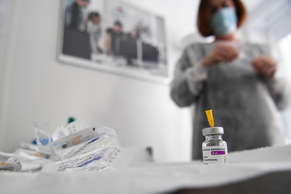 FRANCE-GOVERNMENT-POLITICS-HEALTH-VIRUS-VACCINE