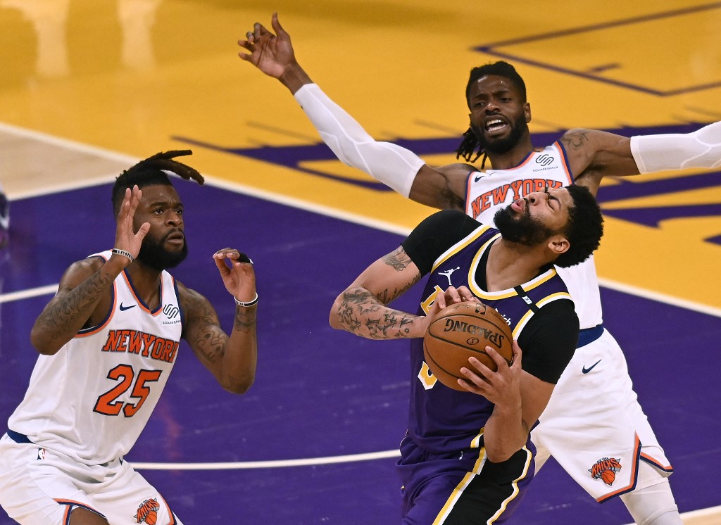 New York Knicks v Los Angeles Lakers