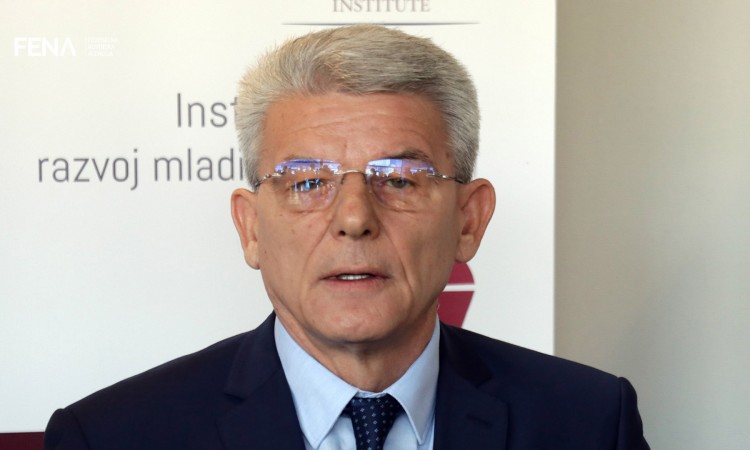 070619dzaferovic_markica