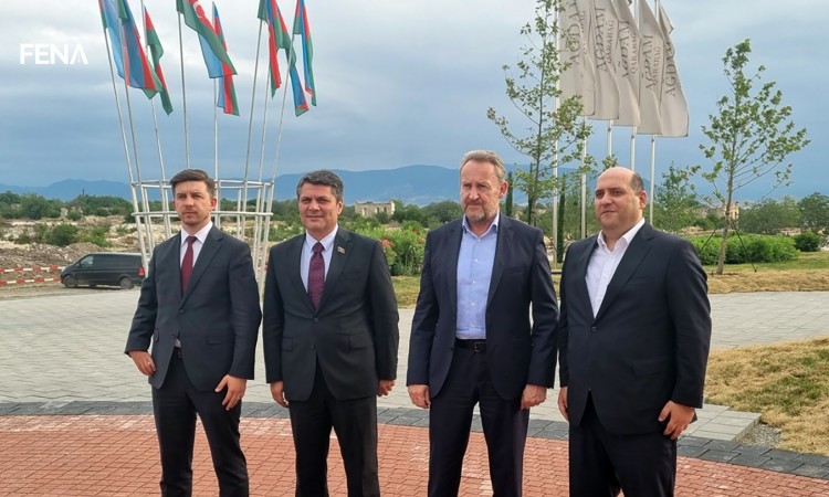 090621_izetbegovic_u_azerbejdzanu_markica