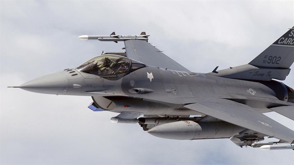 1280px-F16_SCANG_InFlight