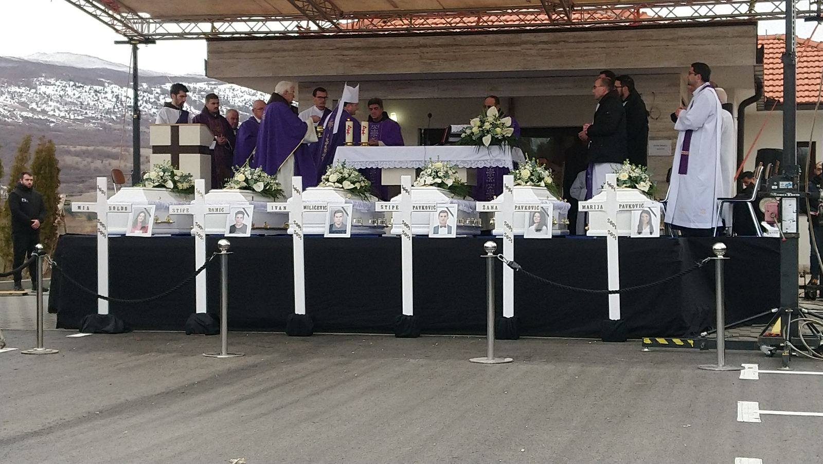 135354757_718167539077390_326862385711148480_n