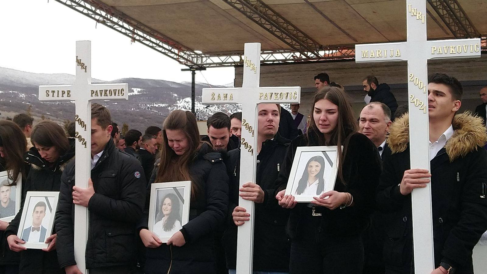 135831708_231015965200768_8000858157196799969_n