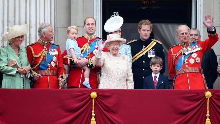 150613113818-01-queen-bday-exlarge-169