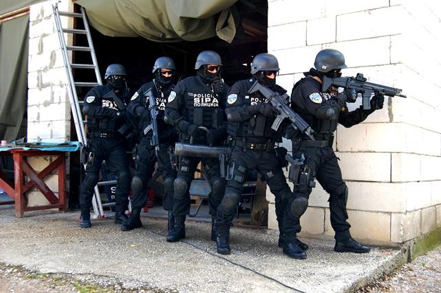 1552316046-u-akciji-zlatni-karat-sipa-lišila-slobode-30-osoba