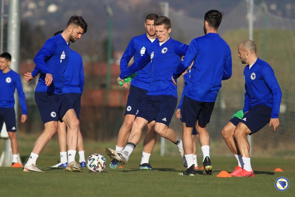 Zmajevi trenirali, Cvijanović povrijeđen