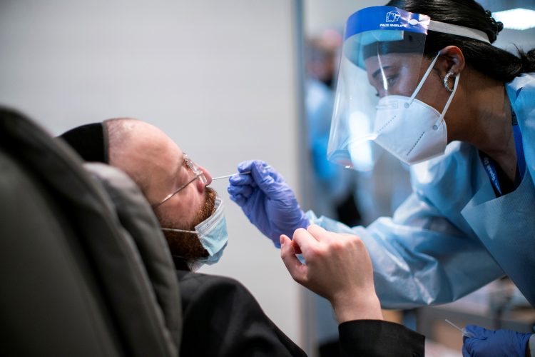 1628595702-2021-08-05T213010Z_1957697154_RC21ZO9O2LQG_RTRMADP_3_HEALTH-CORONAVIRUS-EL-AL-ARLNS-750x500