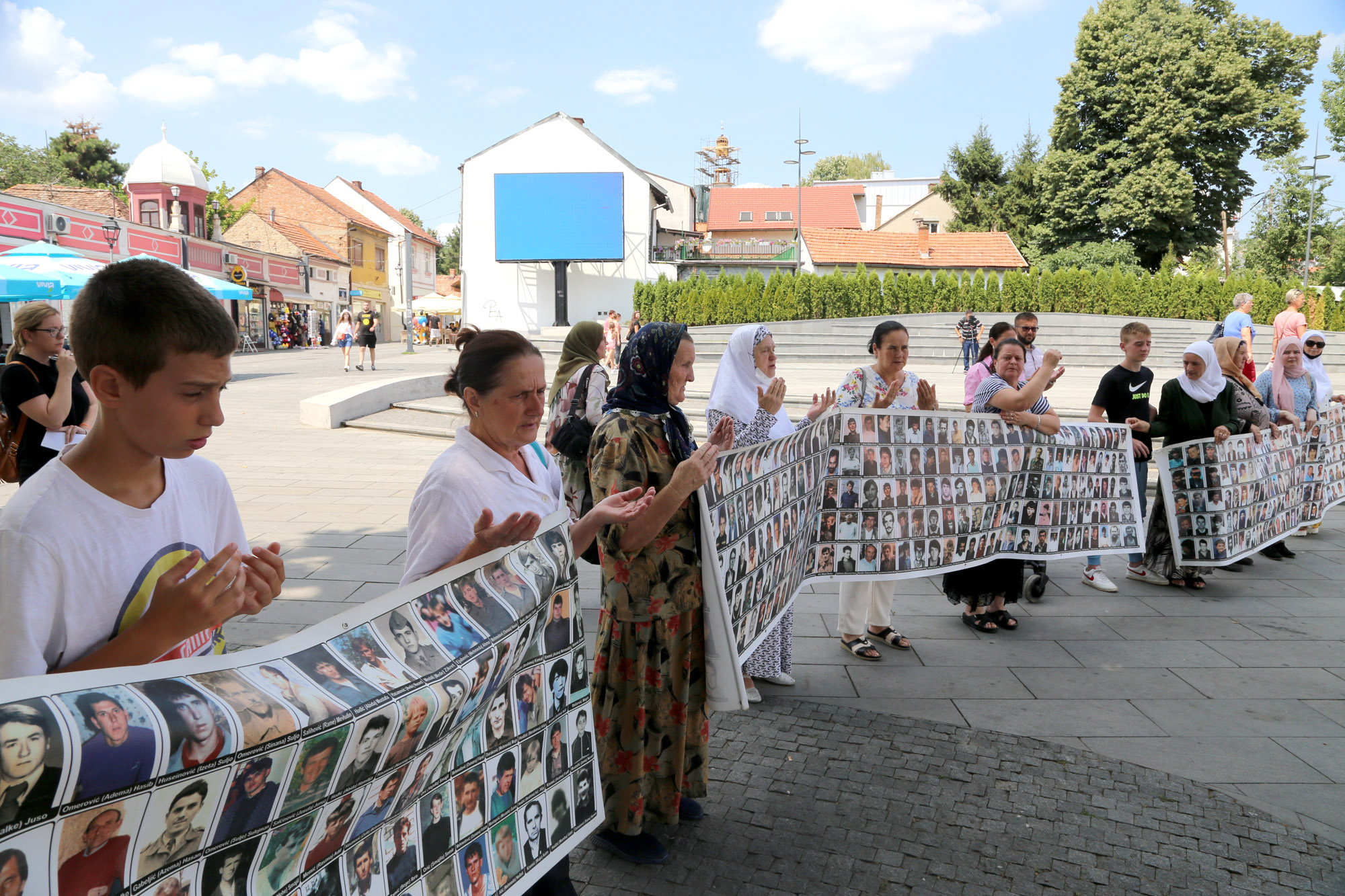Majke Srebrenice na okupljanju u Tuzli: Slučaj Savčić još jedna nepravda prema žrtvama genocida