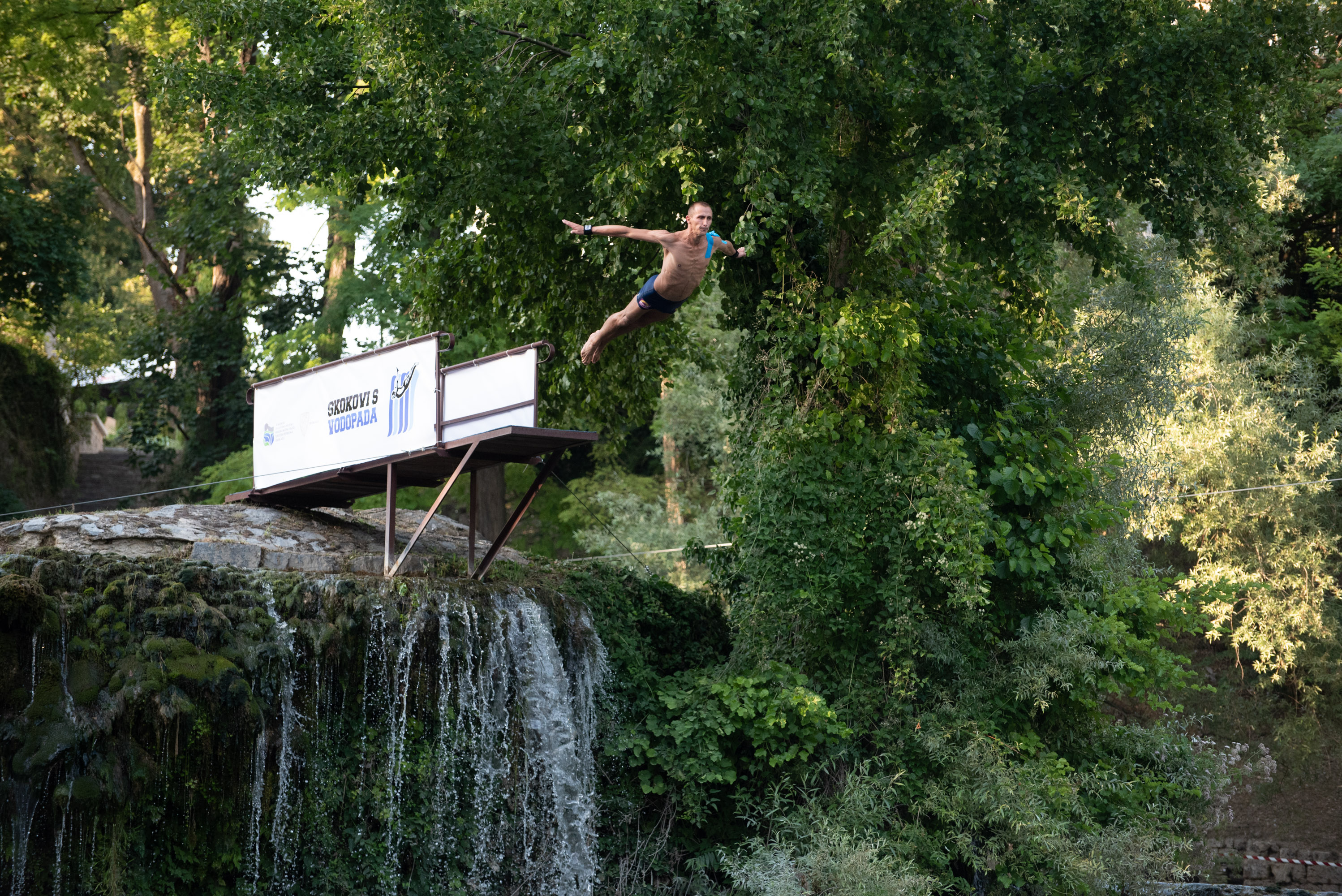 U Jajcu održani skokovi s vodopada Plive