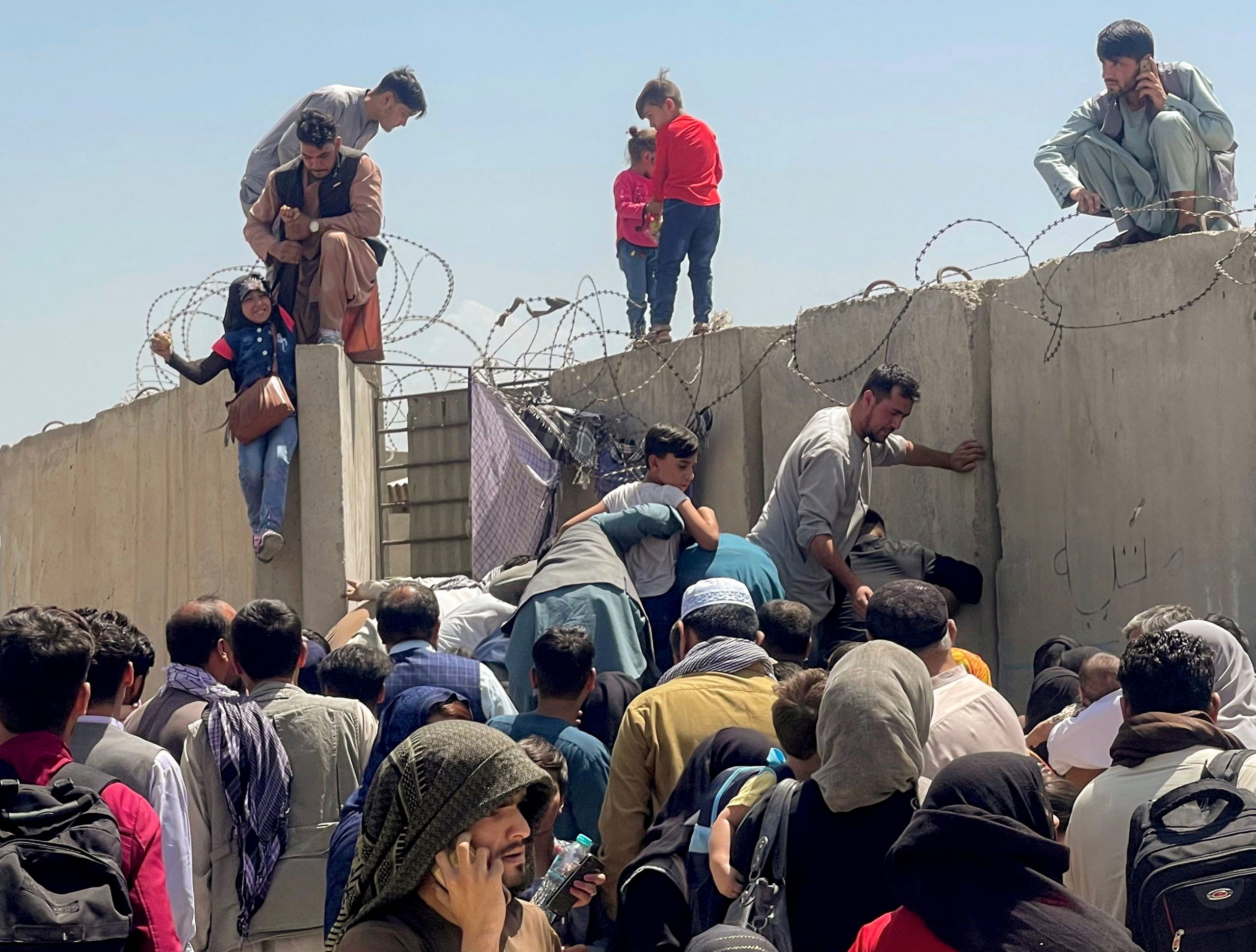 1629126605-1629124696-2021-08-16T125826Z_948866757_RC2C6P922EWP_RTRMADP_3_AFGHANISTAN-CONFLICT-USA-AIRPORT-scaled.jpg