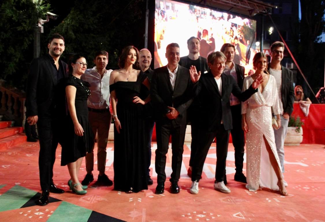 236226706_697737681621973_8772816582681456622_n