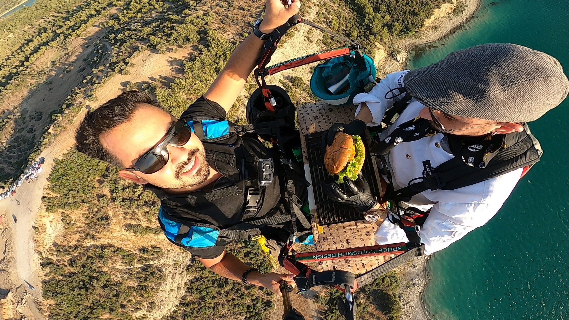 Turski kuhar na paraglajderu pravio hamburger