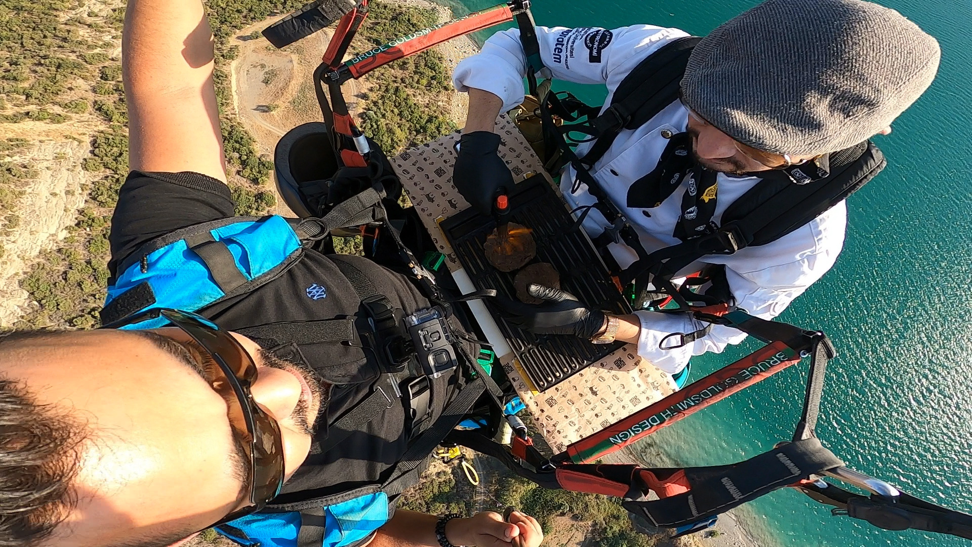 Turski kuhar na paraglajderu pravio hamburger